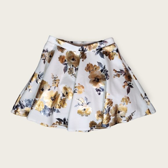 NWOT CITY STUDIO FOIL PRINT FLORAL MINI SKIRT (1 JR.) - Picture 2 of 8